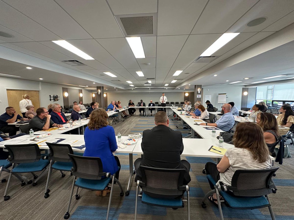 Fuerza_Laboral's tweet image. Hoy asistimos a la reunión de la Junta Ejecutiva de la AFL-CIO de RI.
En esta ocasión, además de los informes mensuales, los invitados especiales, el Representante Seth Magaziner y el Representante Gabe Amo