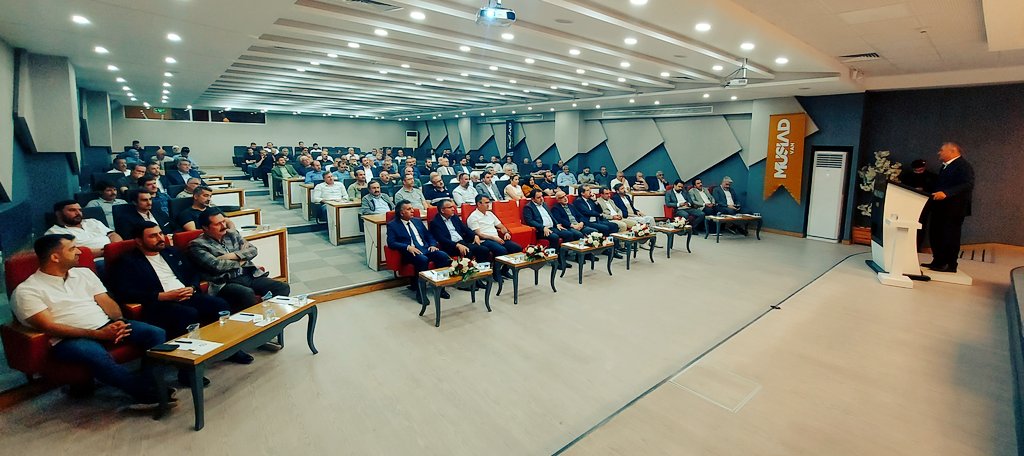 Bugün, MÜSİAD Van Şubesi olarak ev sahipliği yaptığımız "Yöneticiler İçin Peygamber Kıssaları" programını; Şube Başkanımız Sn. Abdullah Aras, Van Vali Yardımcımız Sn. İbrahim Gültekin, değerli üyelerimiz ve kıymetli misafirlerimizle birlikte büyük bir ilgiyle gerçekleştirdik.