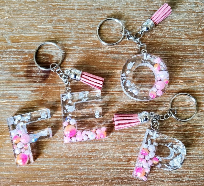 DsignsbyCristal's tweet photo. ✨ Add a personal touch with our Pearl Resin Initial Keychains! Available in assorted colors with a chic tassel—perfect as a #birthdaygift, or stylish charm for your bag or backpack. https://t.co/HMyL8WA8b5 via @Etsy #wiseshopper #craftbizparty https://t.co/WYcUIalolh