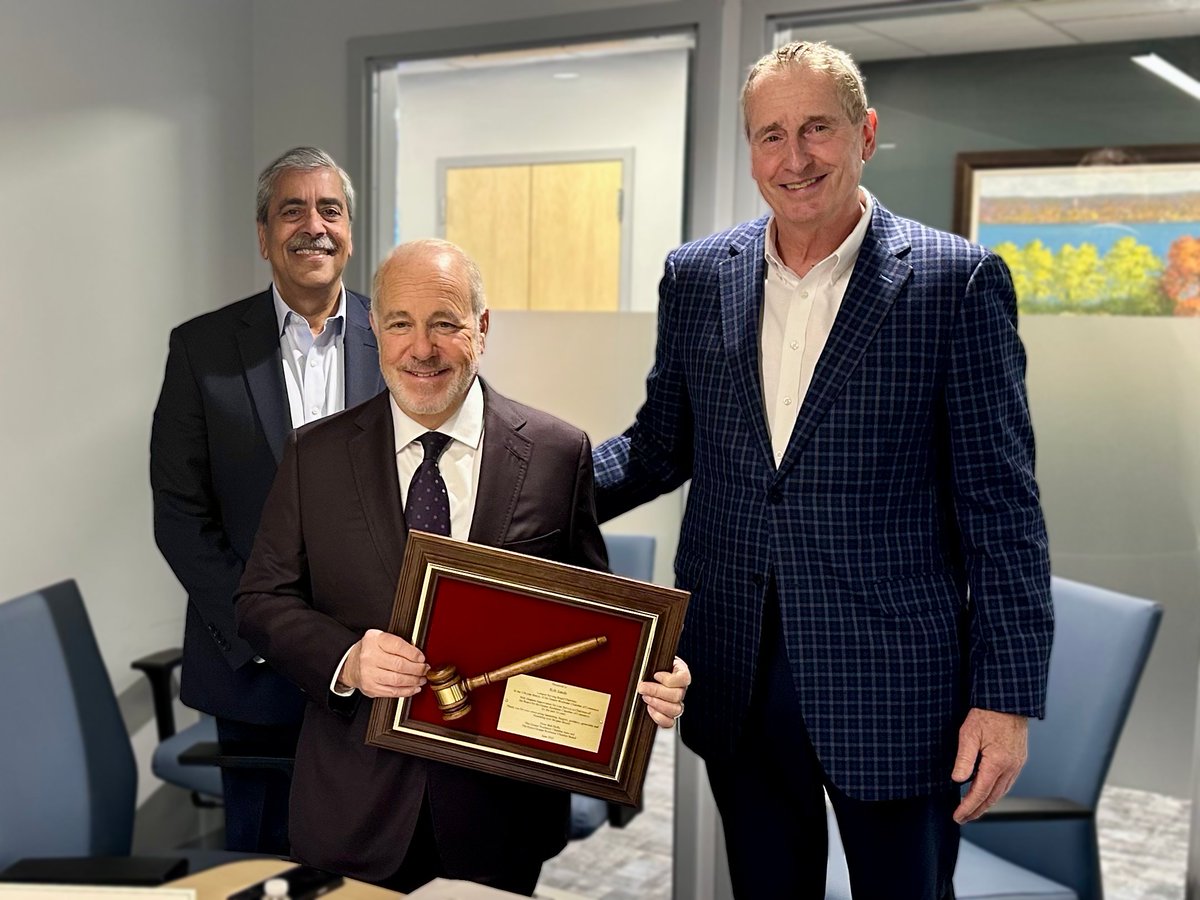RochesterChambr's tweet image. Today, we announced that Faheem Masood (@ESLFCU) was elected as the Chair of our Board of Directors. Last week, @BobDuffyROC honored outgoing Chair Rob Sands and thanked him for his immense contributions and guidance over the past decade.

Read more: greaterrochesterchamber.com/2025/06/23/gre…