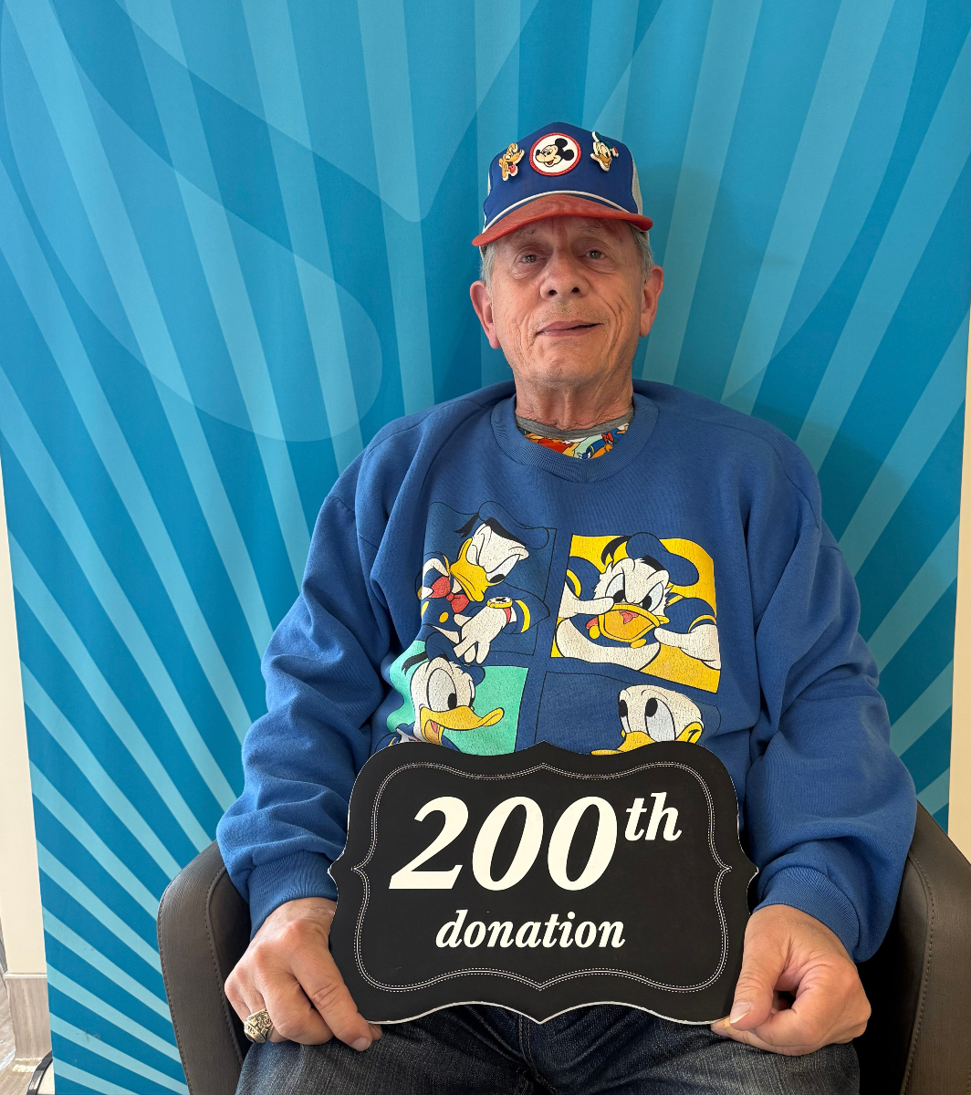 giveblood's tweet image. This #MilestoneMonday, we’re celebrating James's 200th donation. ❤️ Fantastic job, James! 👏 #donateblood #donatebloodsavelives #givebloodSBC