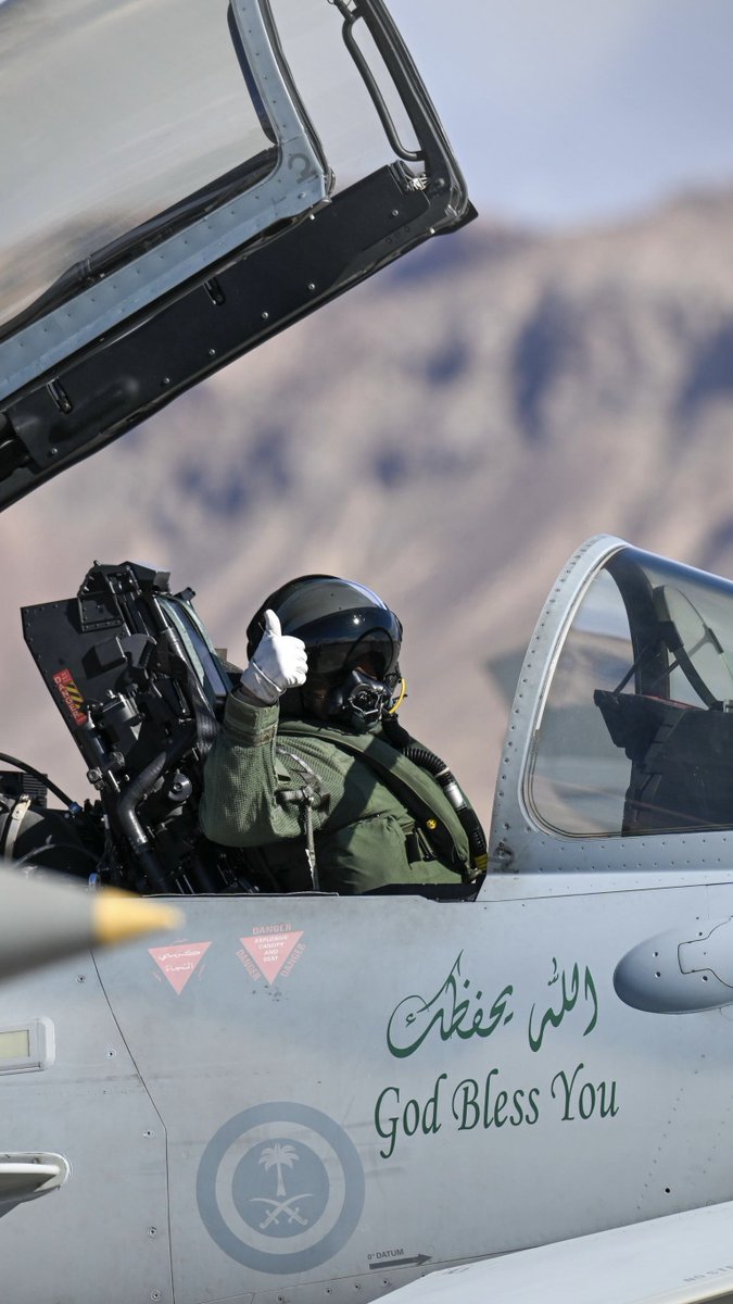 في السياسة
اذا شفت فيها طرد سفراء + اجلاء دبلوماسيين
اعرف ان الوضع خطير

اما الي صاير الان لا يدعوا للقلق، والحمد لله

بالمناسبة تمتلك المملكة اكثر من 900 طائرة حربيه
نمتلك التايفون والـF-15SA المطورة
8 طائرات منها قادرة على محو ألف قاعدة عسكرية

آمن وامان يا خليجنا🇸🇦 ولله الحمد
