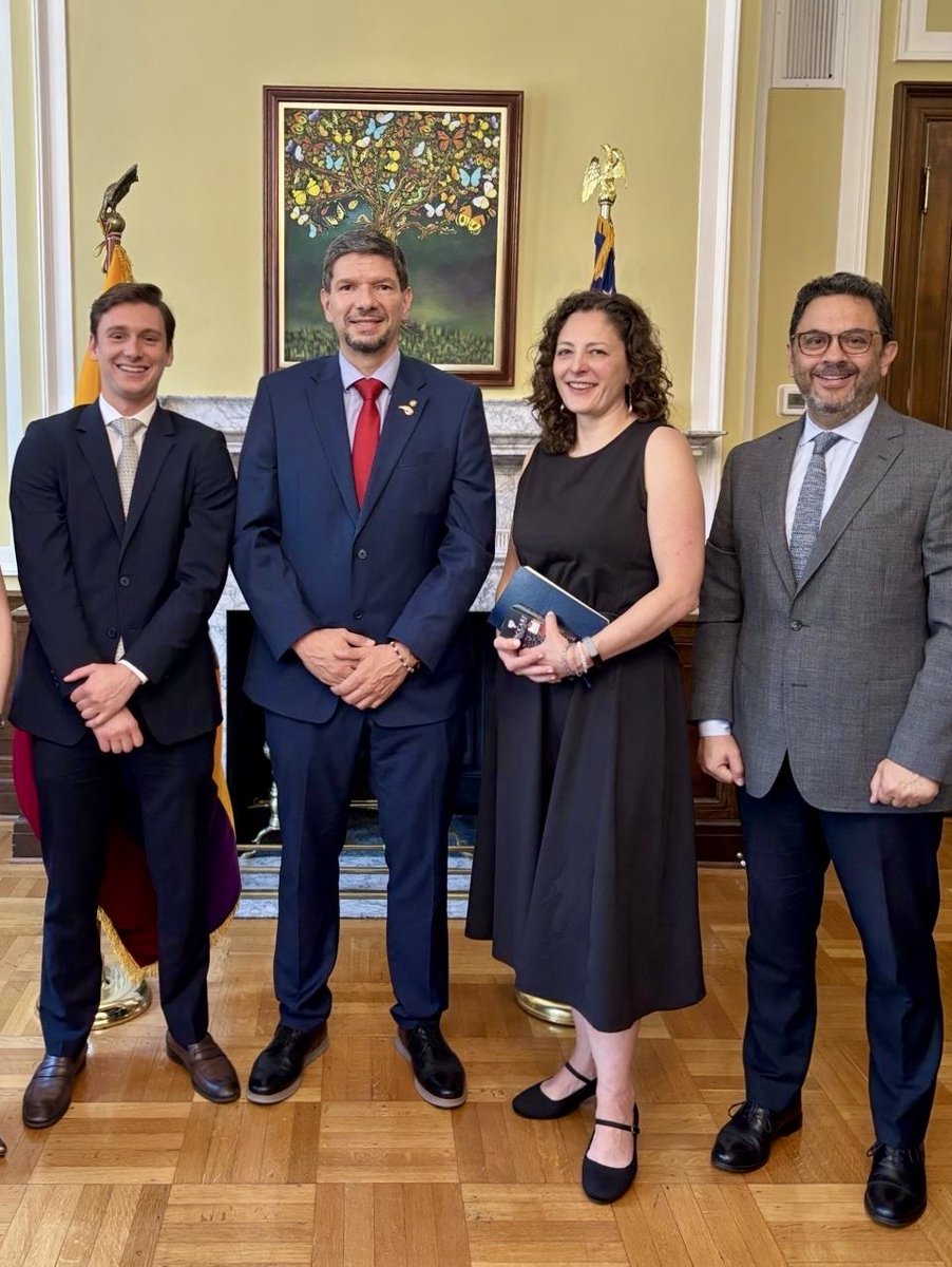 Americas Society/Council of the Americas (@ascoa) on Twitter photo Thank you to the <a href="/EmbajadaEcuUSA/">EmbajadaECUenUSA</a> and Ambassador Zambrano for hosting COA for a productive June 23 meeting on issues critical to 🇺🇸🇪🇨 relations, such as energy, trade, investment, and Ecuador's robust economic growth.
We look forward to our ongoing collaboration. 🤝 Thank you to the <a href="/EmbajadaEcuUSA/">EmbajadaECUenUSA</a> and Ambassador Zambrano for hosting COA for a productive June 23 meeting on issues critical to 🇺🇸🇪🇨 relations, such as energy, trade, investment, and Ecuador's robust economic growth.
We look forward to our ongoing collaboration. 🤝