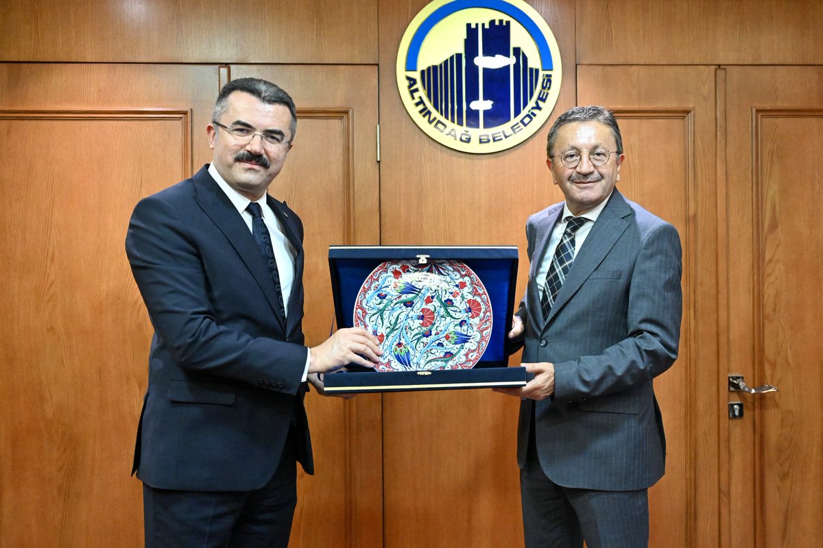 Milli Güvenlik Kurulu Genel Sekreteri Sayın Okay Memiş'i belediyemizde misafir ettik. 

Nazik ziyareti için teşekkür ederiz.