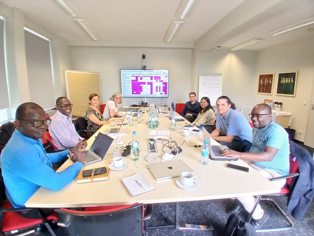 Another intense strategy session at #BioCAM4! 

From #SB62 to this table, the mission is clear: bridge science, policy &amp; practice for high-integrity, locally driven climate action.

Evidence. Indicators. Impact. 
#ARINatSB62
