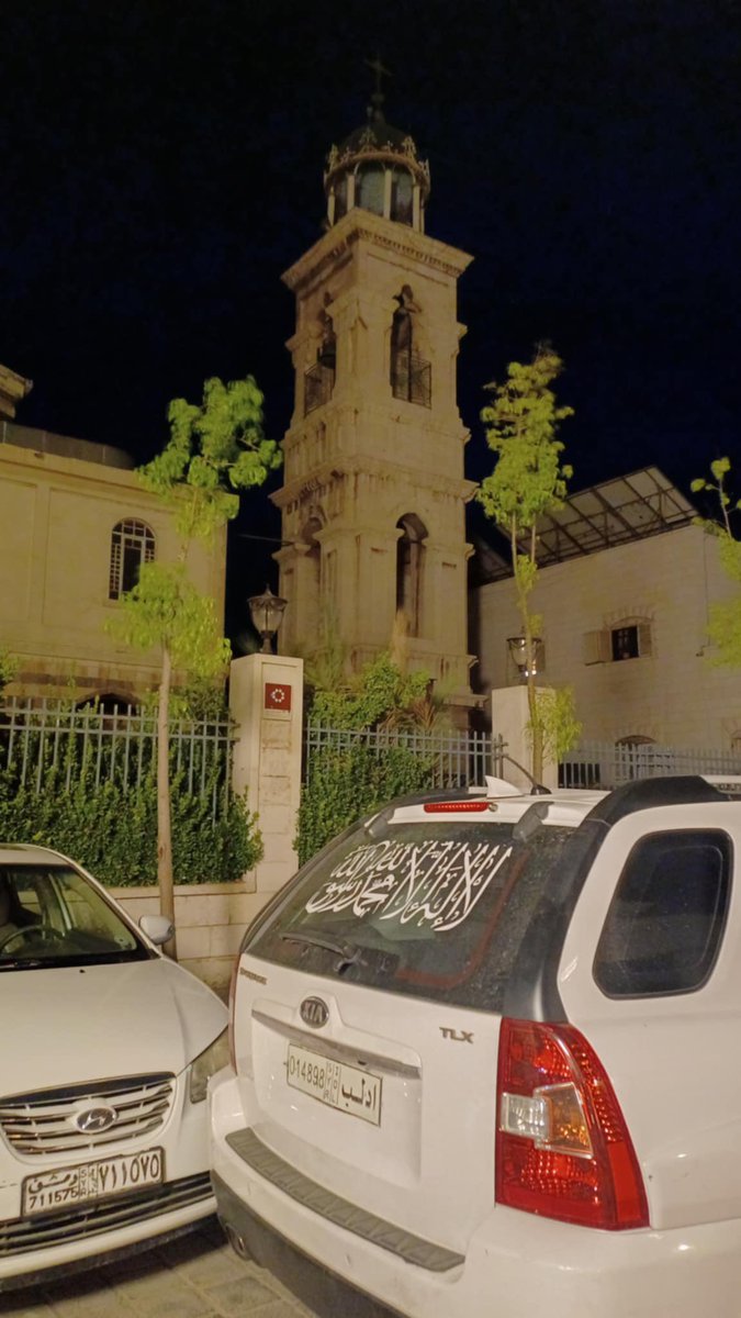 Under the pretext of “protecting churches,” HTS authorities in Syria now deploy cars marked with symbols linked to ISIS — like this one parked outside a church in Damascus.
They kill us, then offer us “protection” not from terror, but under its very banner.
This isn’t security.