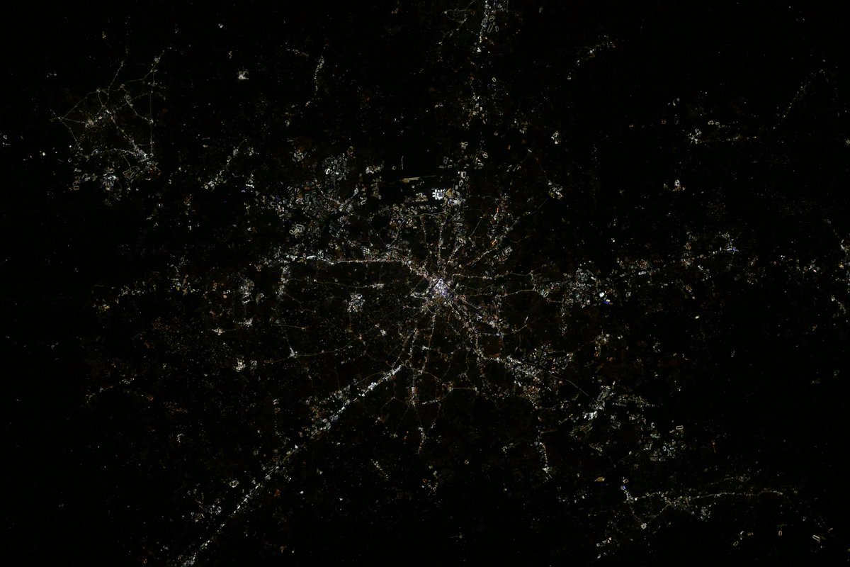 Astro_Vapor's tweet photo. I love the watching the city lights go by. It’s fascinating to see the different colors and hues in each city. It’s like they all have their own personality and character! 

We flew right over the Southeastern U.S. this morning and the moon rose right before the sun. Here are a few of my favorites!

Anyone know which cities these are??