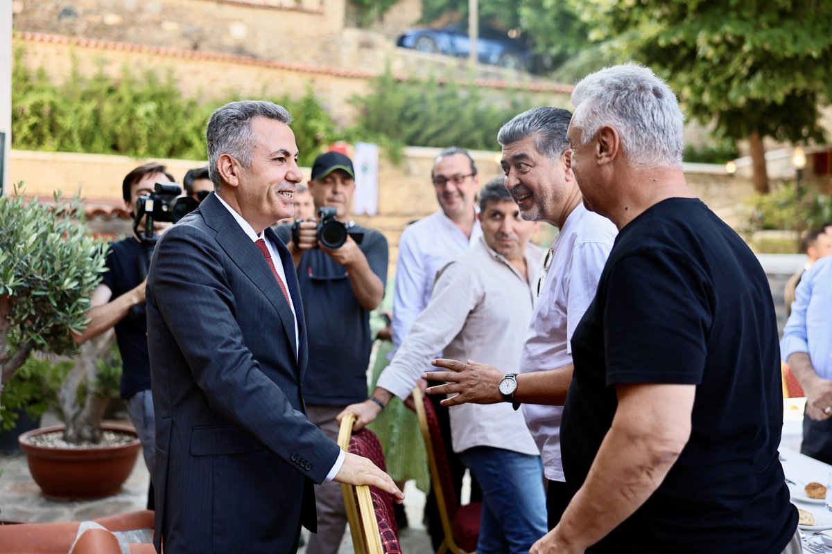 Efeler Yolu Gastronomi Günleri” kapsamında düzenlenen prestijli akşam yemeğinde, ülkemizin ve dünyanın önde gelen şefleri, yazarları ve gastronomi uzmanlarıyla bir araya geldik.

Tarihin, kültürün ve Ege mutfağının kalbinde; Çakırağa Konağı’nın zarafetiyle buluşan bu özel
