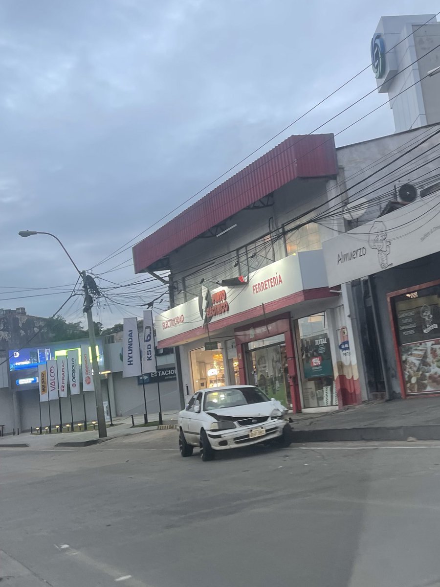 IrenePaniagua3's tweet photo. Si estuviste en la zona o viste algo, por favor comunicate por DM o compartí este tuit. 🙏
Toda ayuda cuenta.
Estamos recolectando toda evidencia🙌🏽
#Asunción #Accidente #Urgente
@AM_1080 @Telefuturo @sntparaguay @nanduti https://t.co/807qltqD8v