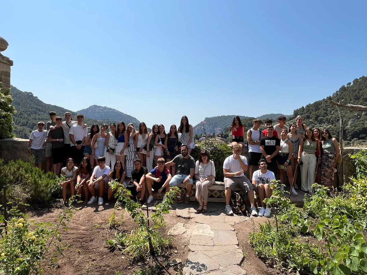 L’alumnat de 4t d’ESO ha gaudit del viatge de final de curs a Mallorca, combinant diversió i cultura. Han recorregut el centre històric de Palma, la Cartoixa de Valldemossa, les impressionants Coves del Drach i l’acadèmia de Rafa Nadal💫
#FinalDeCurs #Mallorca2025