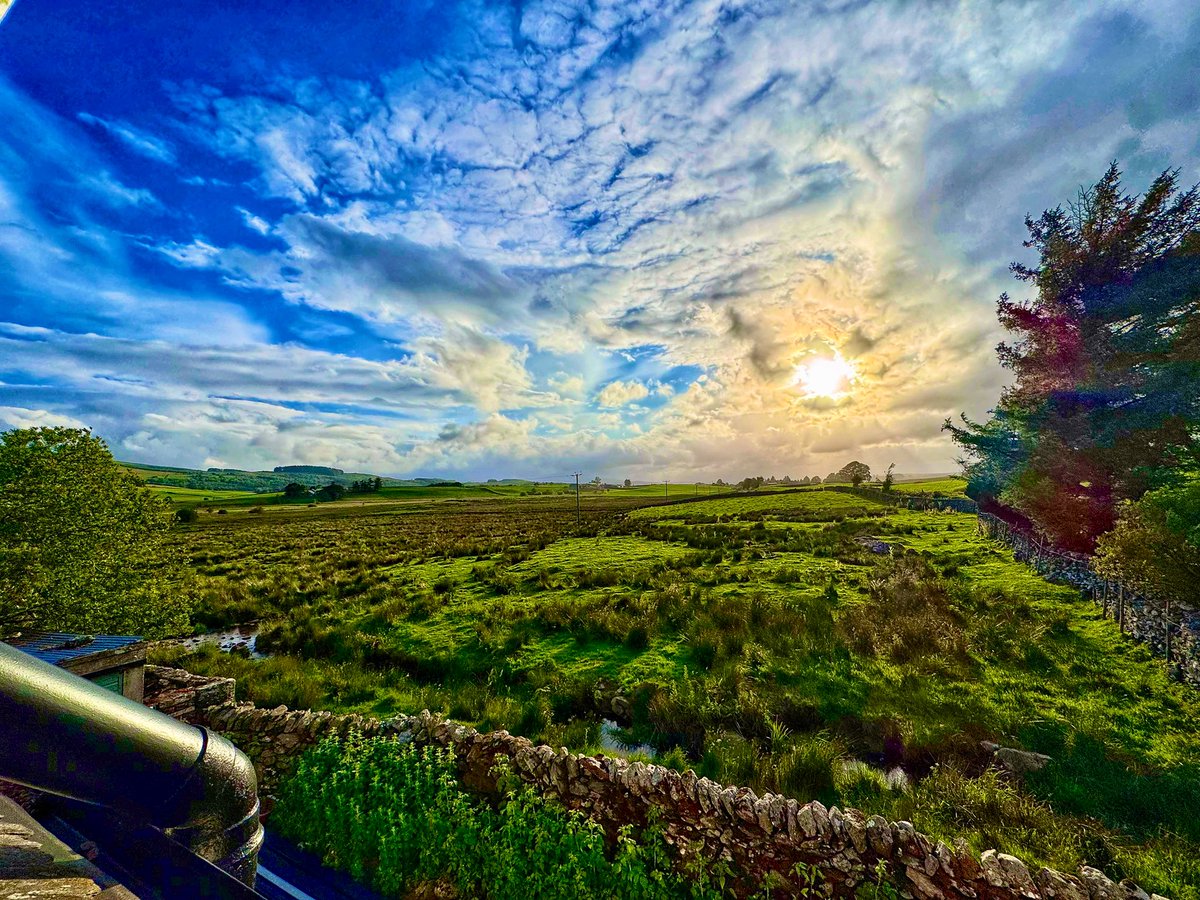 Beautiful Sunset at the fabulous
#llwynonnguesthouse 🌅 #photography #iphoto #iphonephotography #fy #fyp #pov