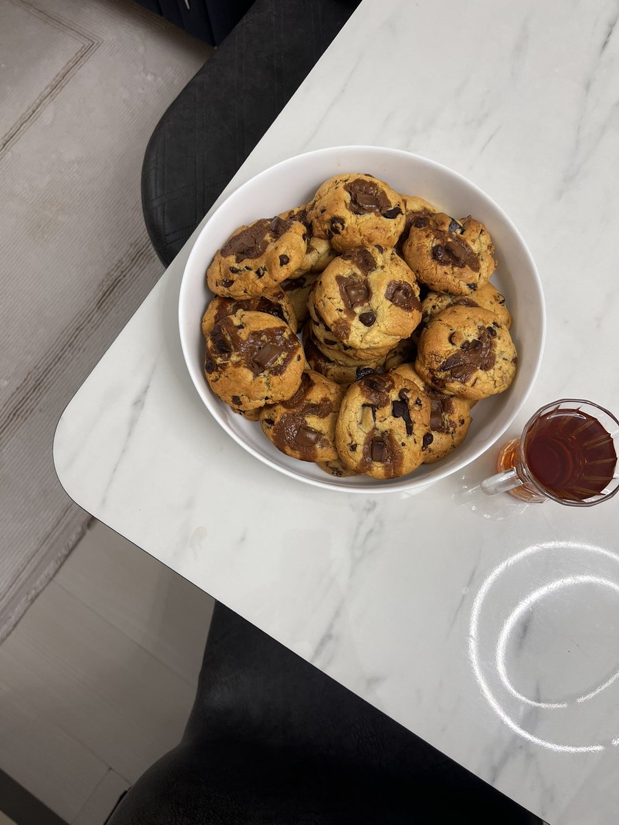 keyfimvebennnn's tweet photo. Çayı şekersiz içtiğim için kendime kuki yaptım 
🍪🫠 https://t.co/kCjIkJRLWk