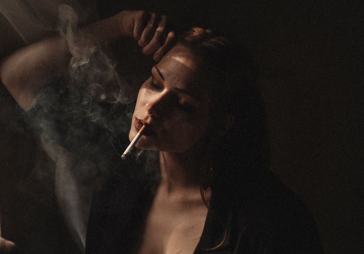 smokingcoffee_'s tweet photo. #smokingmodel #sfmodel #dangle #marlboro https://t.co/JQI8O6cPf2
