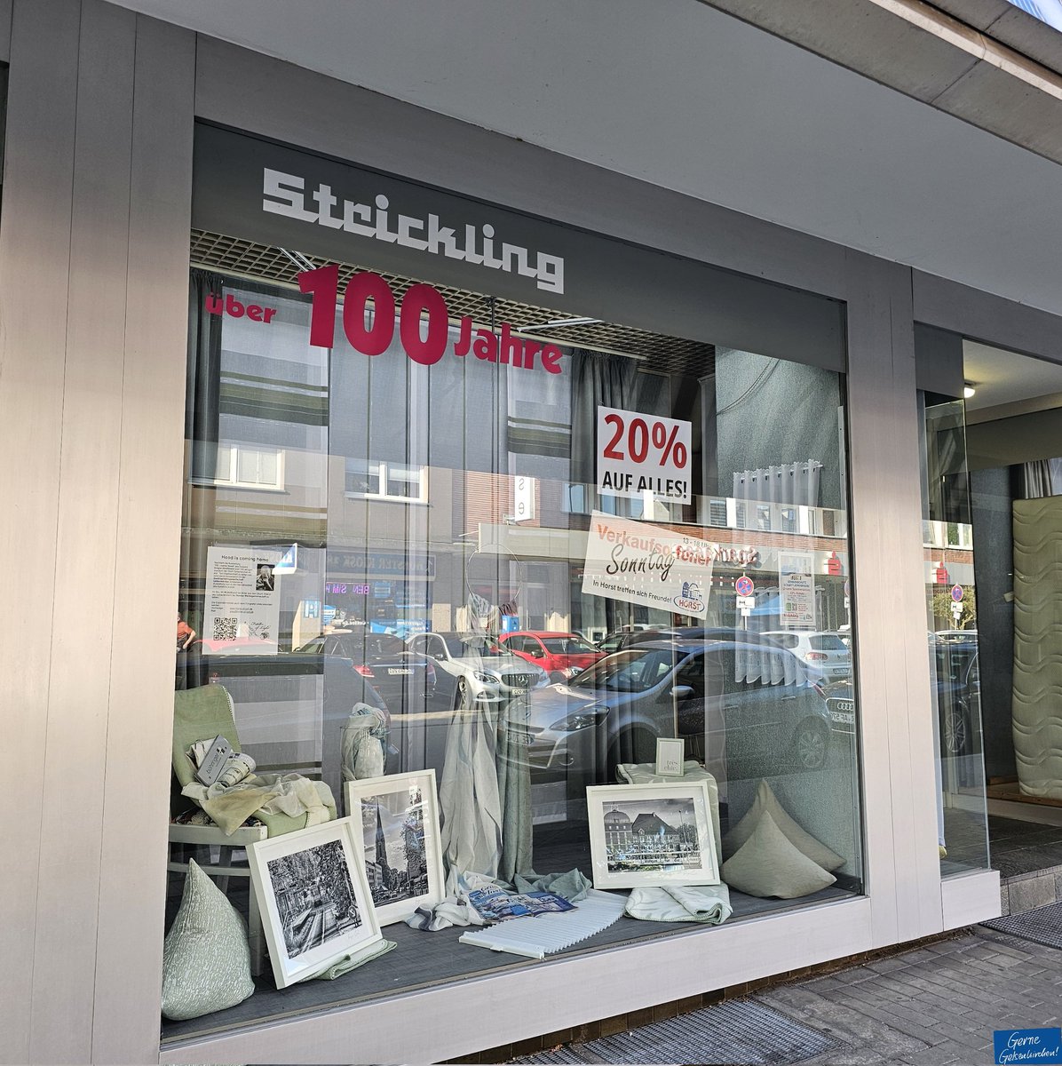 GE - MEINE HOOD. Sonst bringt er uns immer zum Lächeln, aber im Schwarz-Weiß-Look sieht er ein bisschen gruselig aus, unser griechischer Held auf dem #Nordsternturm. 😁😘 Die Hood-Ausstellung findet ihr nun übrigens in den Schaufenstern in Horst. 

(Fotos: <a href="/OfFiddler/">Fiddler Of Light</a>, falke)