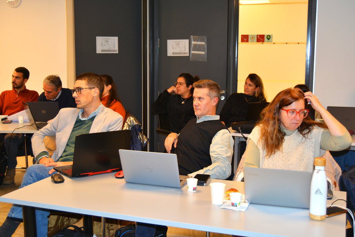 CND organizó un taller con gran participación sobre el uso de una innovadora herramienta para calcular las emisiones de carbono en el ciclo de vida de edificios y obras de infraestructura.
🔗cnd.org.uy/noticias/cnd-l…