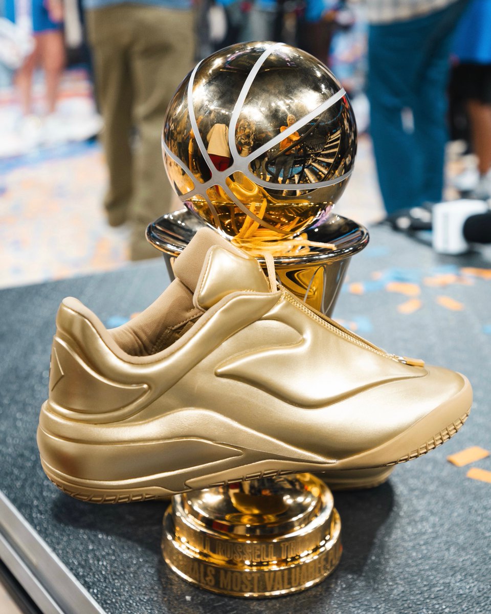 Converse's tweet image. Fit for a champ. TROPHY GOLD 001 PEs inspired by @shaiglalex’s championship run.
