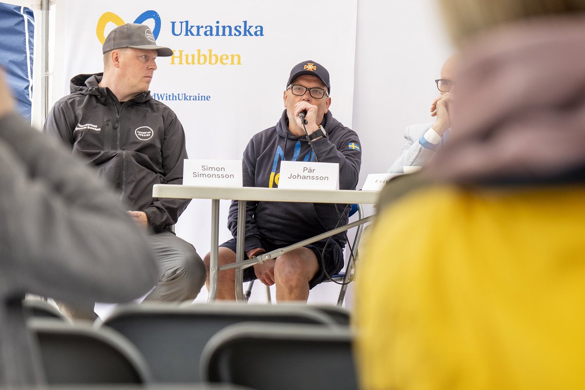 bluelightswede1's tweet image. Idag hade vi panelsamtal tillsammans med @PowerUpUkraine och med representant från @MSBse och Kalmar Kommun om fördelen av att myndigheterna samarbetar med volontärorganisationer för effektivare bistånd för #Ukraina Ett initiativ av @UkrainskaHubben #StandWithUkraine #visby…