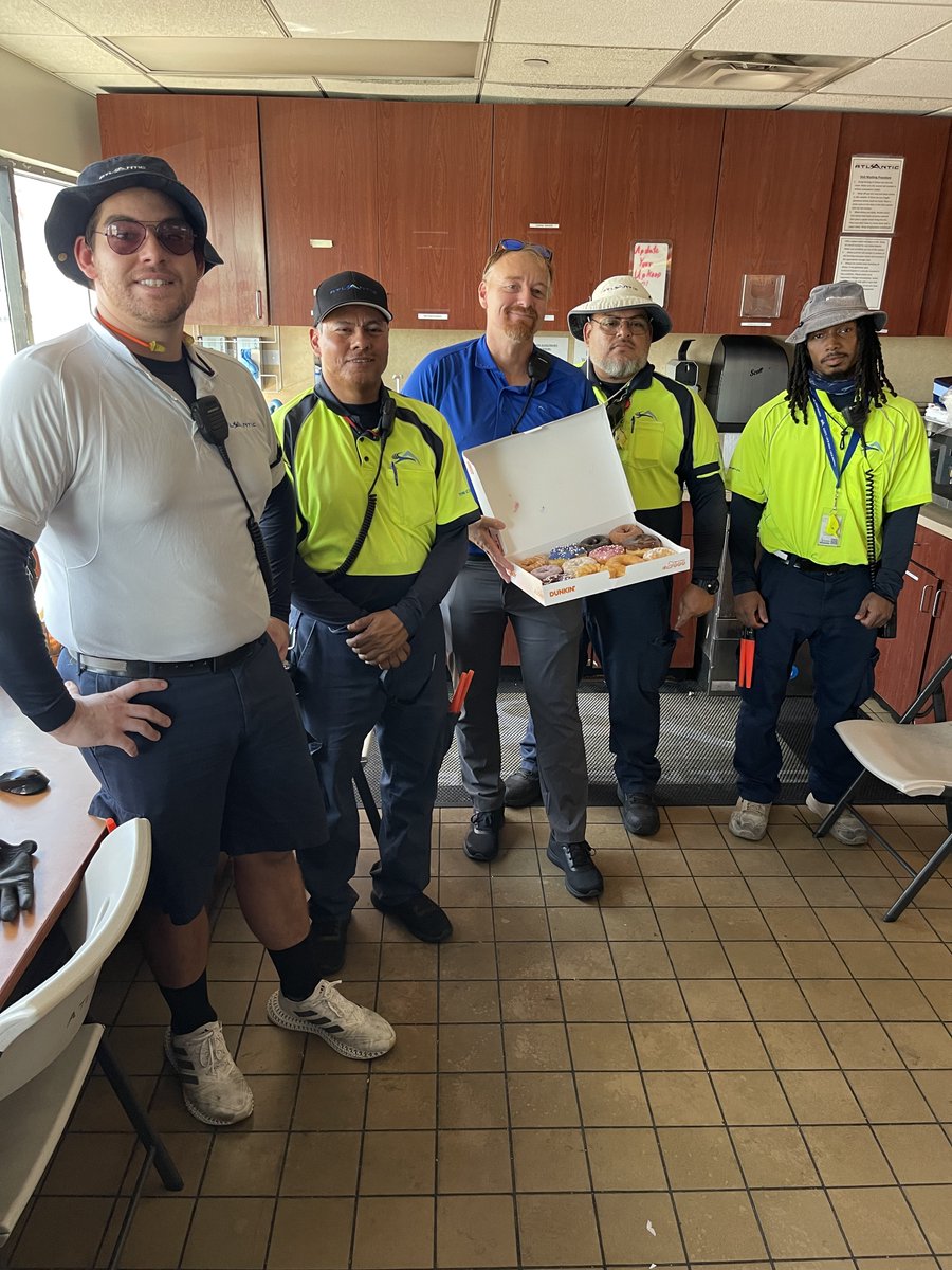 Safety Week is underway at the Boca Raton Airport Authority! We shared heat safety tips and handed out water, Liquid IV, oranges, and hats to help staff stay cool. A donut break sweetened the day. Stay hydrated, take breaks, and protect yourself from the heat!