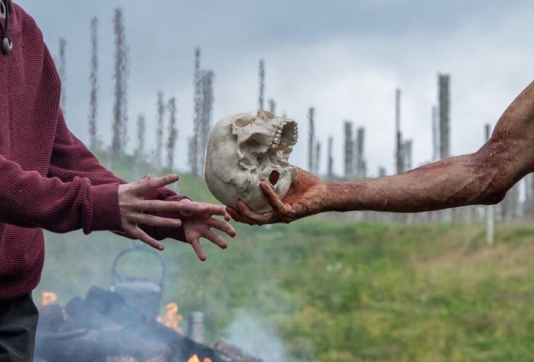 It’s kinda crazy how this has been used in so many marketing materials for 28 YEARS LATER given this image in the context of the film is absolutely heartbreaking. This scene continues to resonate with me for days after I’ve seen it.