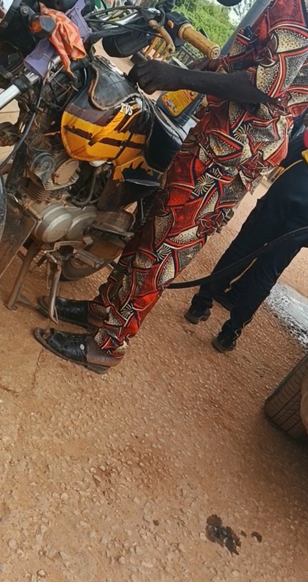 Do u know this okada man came to the filling station to collect fuel on credit this morning when I was there to buy in my micra too?
D attendance refused! How much fuel?  3k! 
   I put him into test! Told the attendance to sell 5k fuel for him, describe my shop for him and told