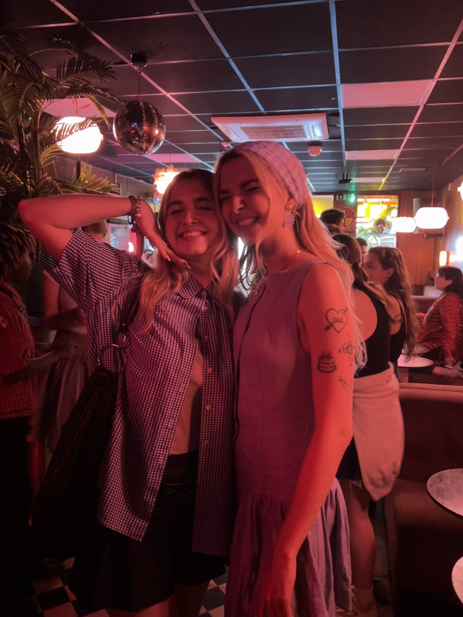 it was so dark so tbe pic is lowkey horrid but i met my diva lydia