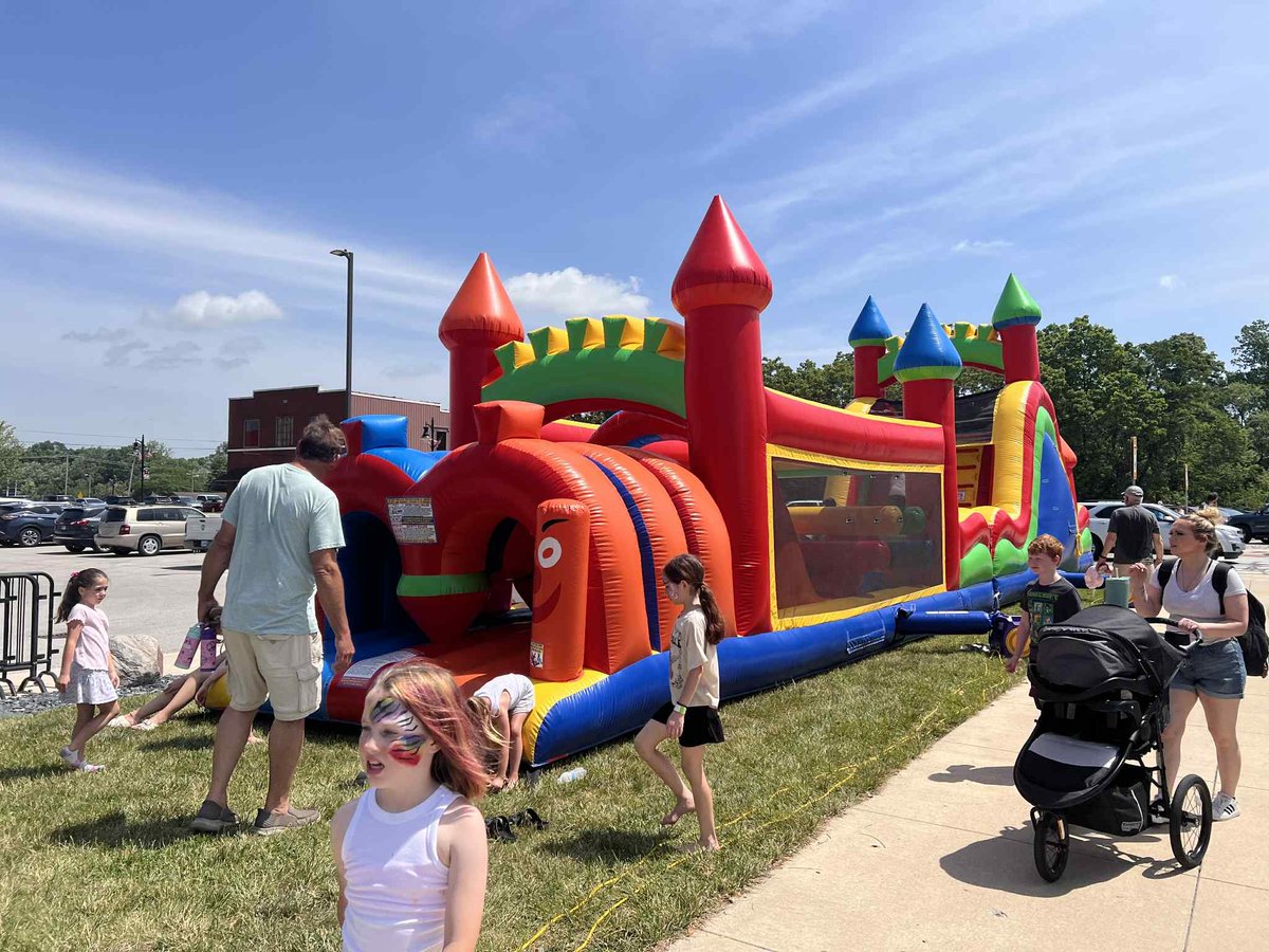 DecaturMain's tweet image. WOW! What a weekend! Huge thanks to our volunteers, vendors, food trucks, sponsors, car show, pageant crew, and YOU for making Decatur Day a hit!  Help us make it even better—fill out this short survey: s.surveyplanet.com/w0s7mcut See you next June!