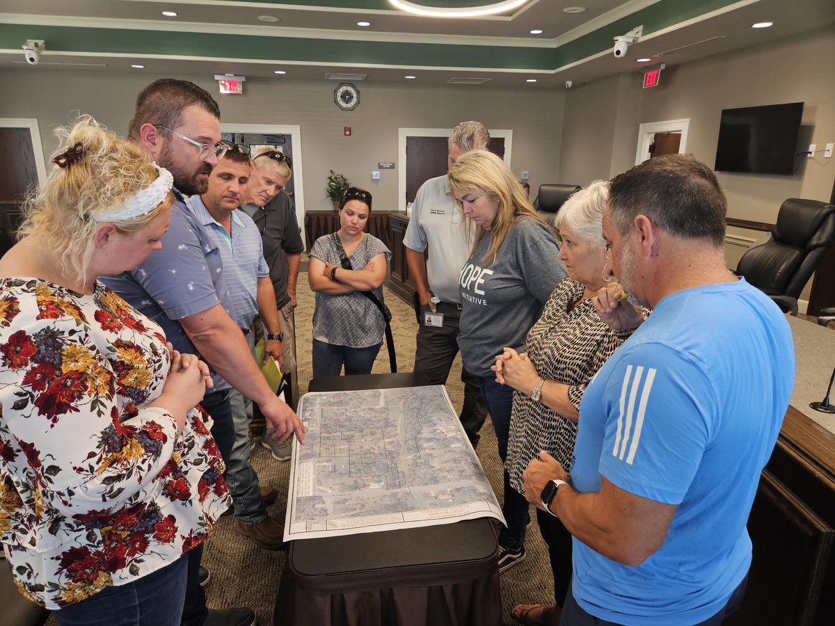 On Tuesday, May 27, 2025, the City of Douglas made a land donation to the Douglas-Coffee County Land Bank Authority to help fill local housing needs for victims of Hurricane Helene and to support workforce housing. cityofdouglasga.gov/CivicAlerts.as…
#HopeForCoffee #HurricaneHelene