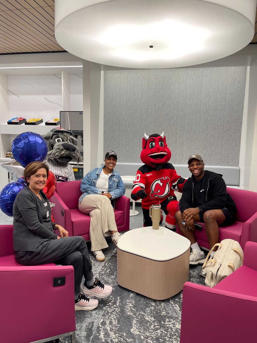 RutgersCancer's tweet image. The Jack &amp;amp; Sheryl Morris Cancer Center is now open for patient care! 🏥 Thank you to the @NJDevils, @SOMPatriots &amp;amp; @rutgersu @ruathletics for helping spread joy to our staff, patients &amp;amp; their families! ❤️
#MondaysAtTheMorris