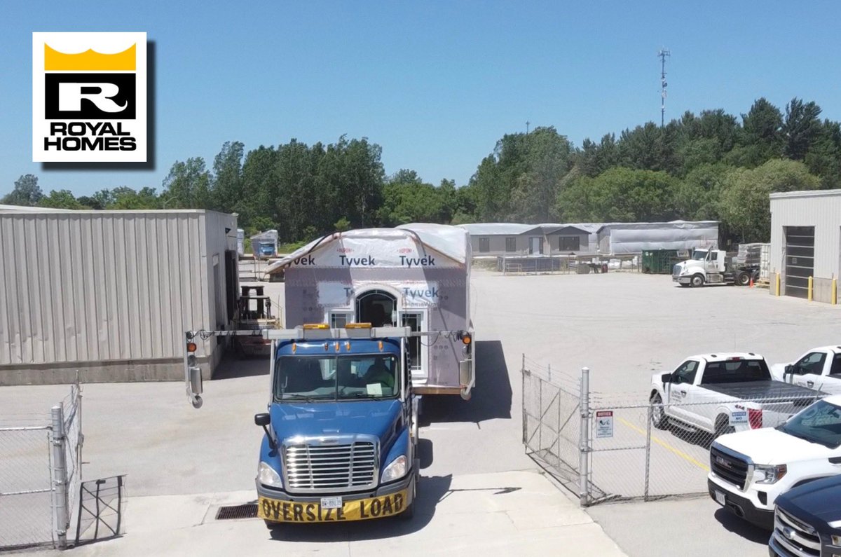 RoyalHomesCan's tweet image. A custom home departs our Wingham production facility!

2 prefab modules headed for a new foundation in Blenheim! 

Just about wherever you have a lot in Ontario, we deliver.

#custombuilder #modular #since1971 #prefab

1-800-265-3083

🏡🚛 royalhomes.com/locations/