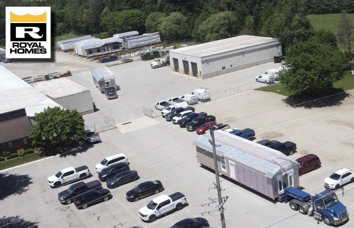 RoyalHomesCan's tweet image. A custom home departs our Wingham production facility!

2 prefab modules headed for a new foundation in Blenheim! 

Just about wherever you have a lot in Ontario, we deliver.

#custombuilder #modular #since1971 #prefab

1-800-265-3083

🏡🚛 royalhomes.com/locations/