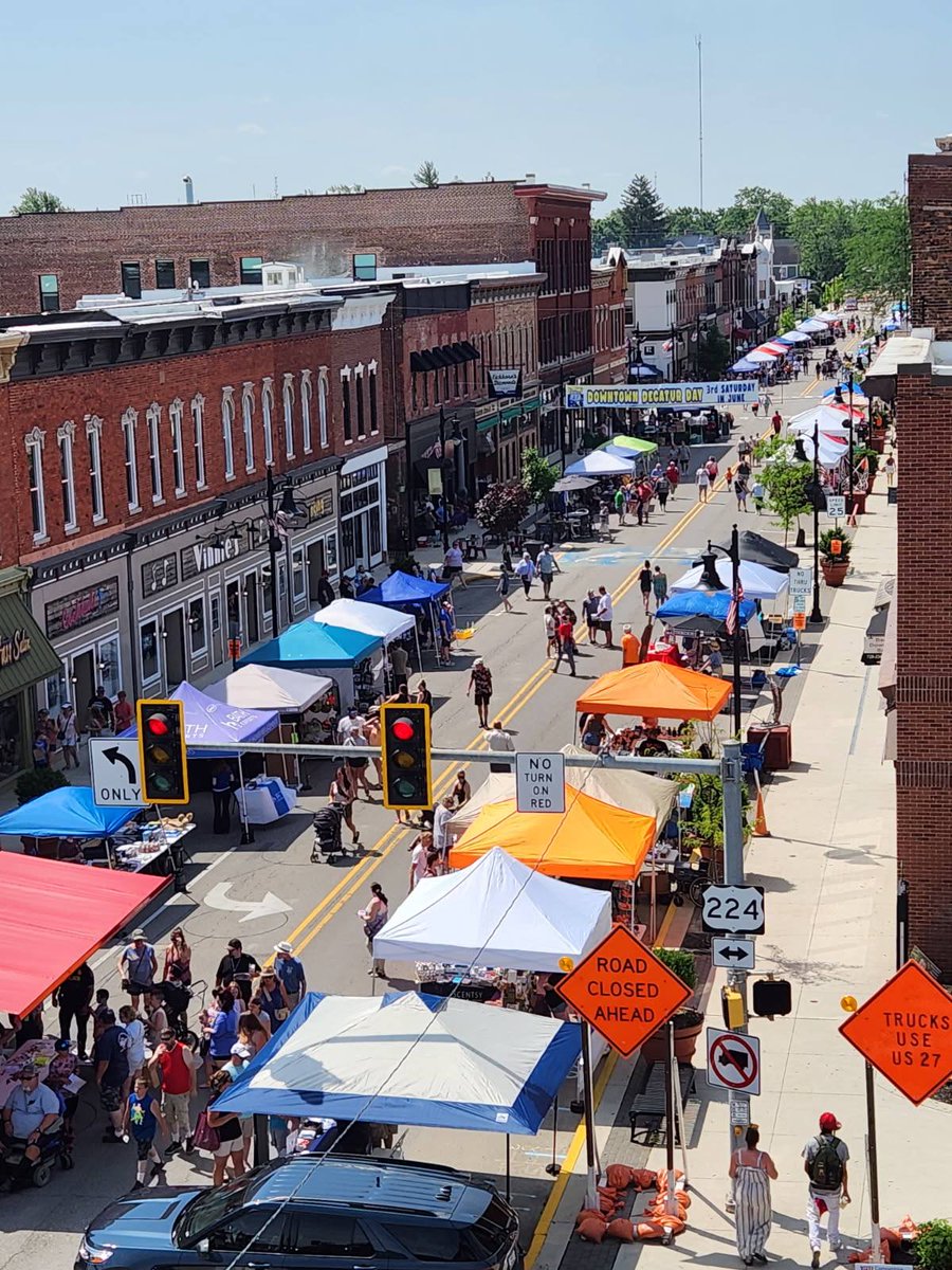 DecaturMain's tweet image. WOW! What a weekend! Huge thanks to our volunteers, vendors, food trucks, sponsors, car show, pageant crew, and YOU for making Decatur Day a hit!  Help us make it even better—fill out this short survey: s.surveyplanet.com/w0s7mcut See you next June!