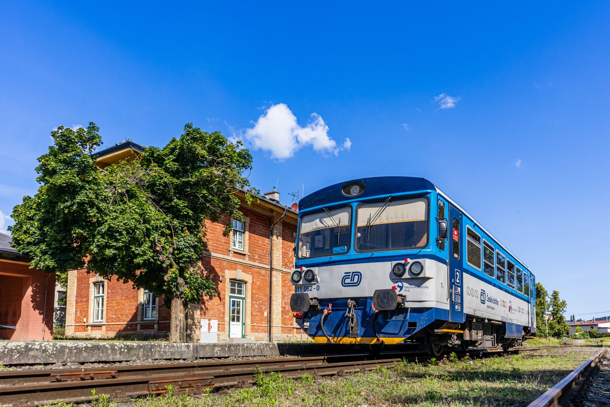 MiraOpavak's tweet photo. 🚃 Motorový vůz ř. 811, dopravce České dráhy, v konečné stanici Fulnek na lince #ODIS S32.
📆 21. června 2025
@ceskedrahy_ #vlak #vlaky #train #ceskedrahy #czechrailways #zeleznice #Moravskoslezskykraj #Fulnek https://t.co/3UVV15RKju