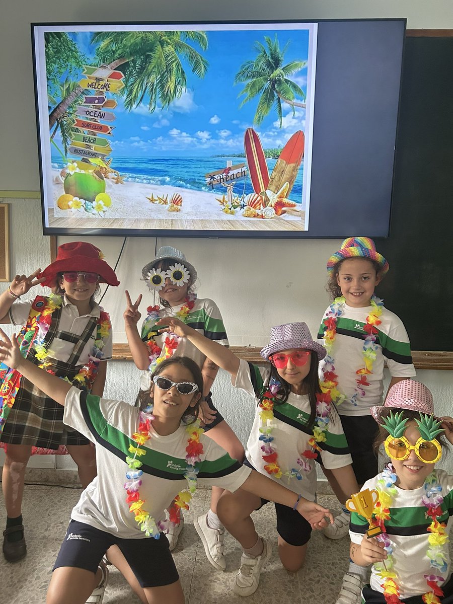 TeresianasSala's tweet photo. ¡YA ESTAMOS DE VACACIONES!Hoy nuestro cole se ha llenado de fiesta, de alegría, de sonrisas y de música. ¡Qué curso tan bonito hemos compartido juntos! Como auténticos #Alia2 hemos aprendido, nos hemos apoyado en las dificultades y hemos celebrado nuestros logros. @FETeresiana https://t.co/6REqDsD2jI