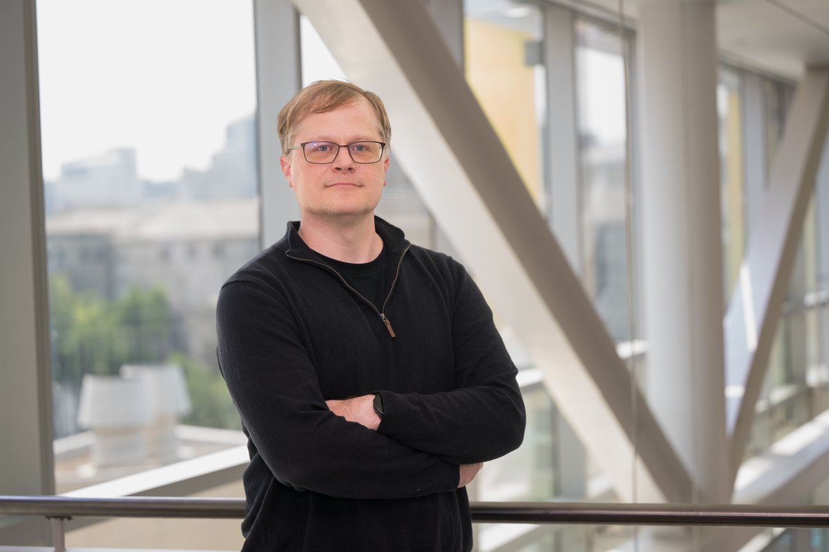 CarnegieMellon's tweet photo. @CMU_Robotics alum Jeremy Kubica is the engineering director for LINCC Frameworks, a joint initiative by CMU, the University of Washington and the LSST Discovery Alliance. Kubica's team is developing products to help scientists identify which massive stars are exploding. https://t.co/Xxa4Ogn3bn