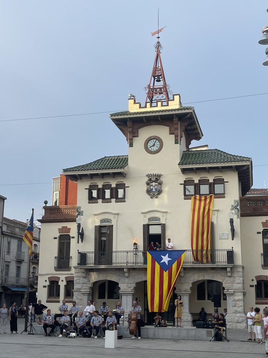 agusti_aleix's tweet photo. Aquesta tarda, amb la @JNCsantceloni, el SG @jordicuminal, el diputat @raulgr82 i el diputat @jpagesm, hem rebut la flama del Canigó a la plaça de la Vila de Sant Celoni.

Per rebre-la hem desplegat la pancarta que porta el lema que ens indica el camí.
CATALONIA IS NOT SPAIN https://t.co/wkFxcR2rce