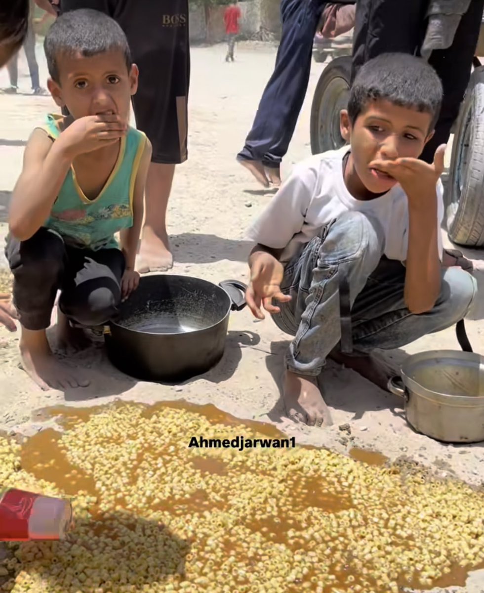 If you see this pic, reply with 🇵🇸 spread it 💔

We are still starving.