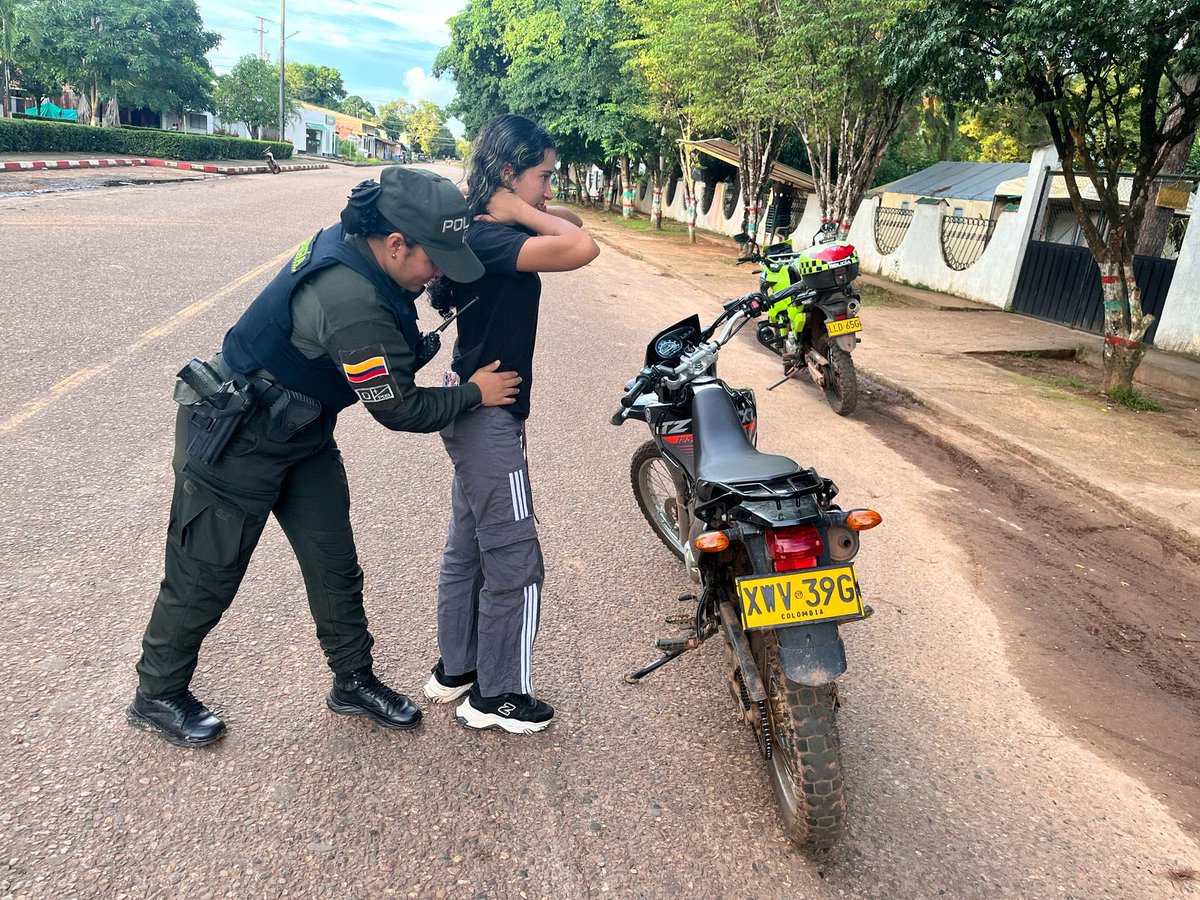 🚔 En La Primavera realizamos controles preventivos para fortalecer la seguridad y proteger a la comunidad.
¡Trabajamos por tu tranquilidad! 💚🇨🇴
#LaPrimavera #PolicíaNacional #Seguridad #ControlPreventivo