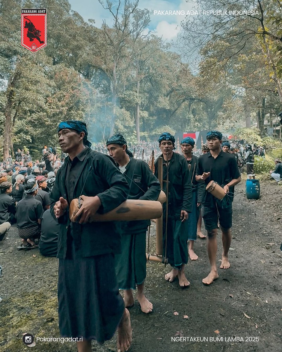 XConscius's tweet photo. Suku adat nusantara berkumpul di Bandung 
Gn. tangkuban parahu,Lembang https://t.co/rUHnLoop5d