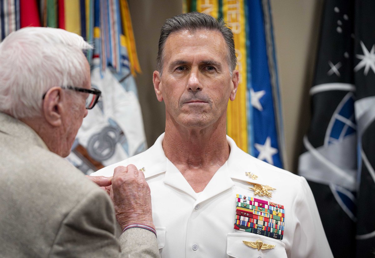 thejointstaff's tweet image. Fleet Master Chief David Isom is now the sixth Senior Enlisted Advisor to the Chairman (SEAC), the highest-ranking noncommissioned officer in the Armed Forces and lead advisor to the Chairman of the Joint Chiefs on force integration and policies impacting enlisted servicemembers.