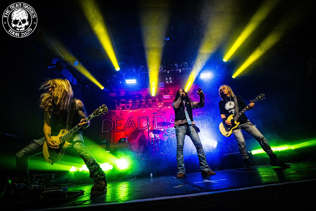 Guys are unstoppable today 🔥🔥🔥
.
.
.
.
.
.
#thedeaddaisies #eutour2025 #rock