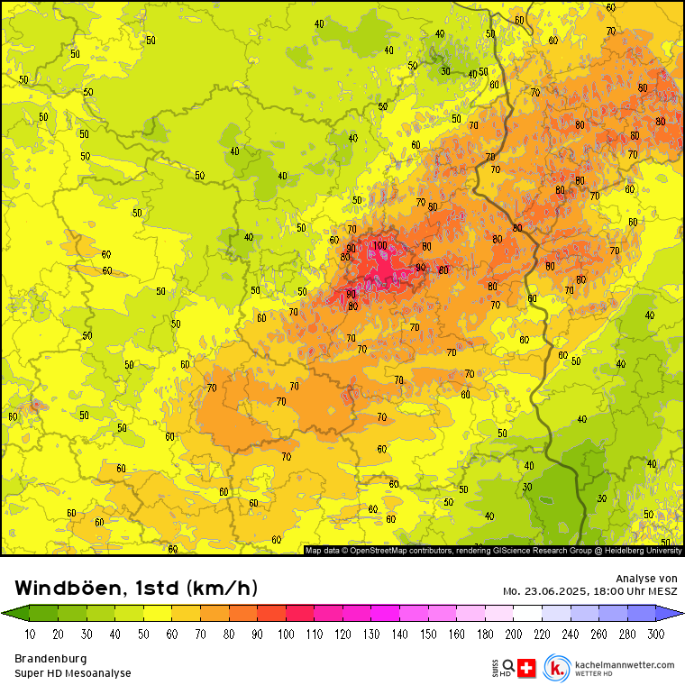 leon_hellmann's tweet photo. Berlin sticht heute sowas von raus mit der Kaltfrontpassage, schwere Sturmböen, Orkanartige- und Orkanböen, die ganze Palette.

Dementsprechend auch viele Schäden und wohl leider auch Verletzte und sogar Todesfälle.

https://t.co/kt6OdMDdEu https://t.co/4FdfN0lNEk