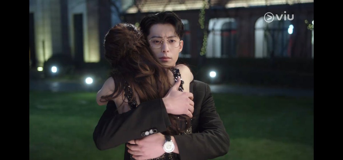 femeec's tweet photo. Omg this is a lovely episode #OnlyForLove #ep29 #DylanWang #BaiLu #MilesWei #ShenYuJie
Love the push and pull moments of YuYou with Shi Yue.
That neck bite of Zheng Shu Yi to Shi Ya was hilarious but sweet ❤️💕 https://t.co/NX7UArCwSy