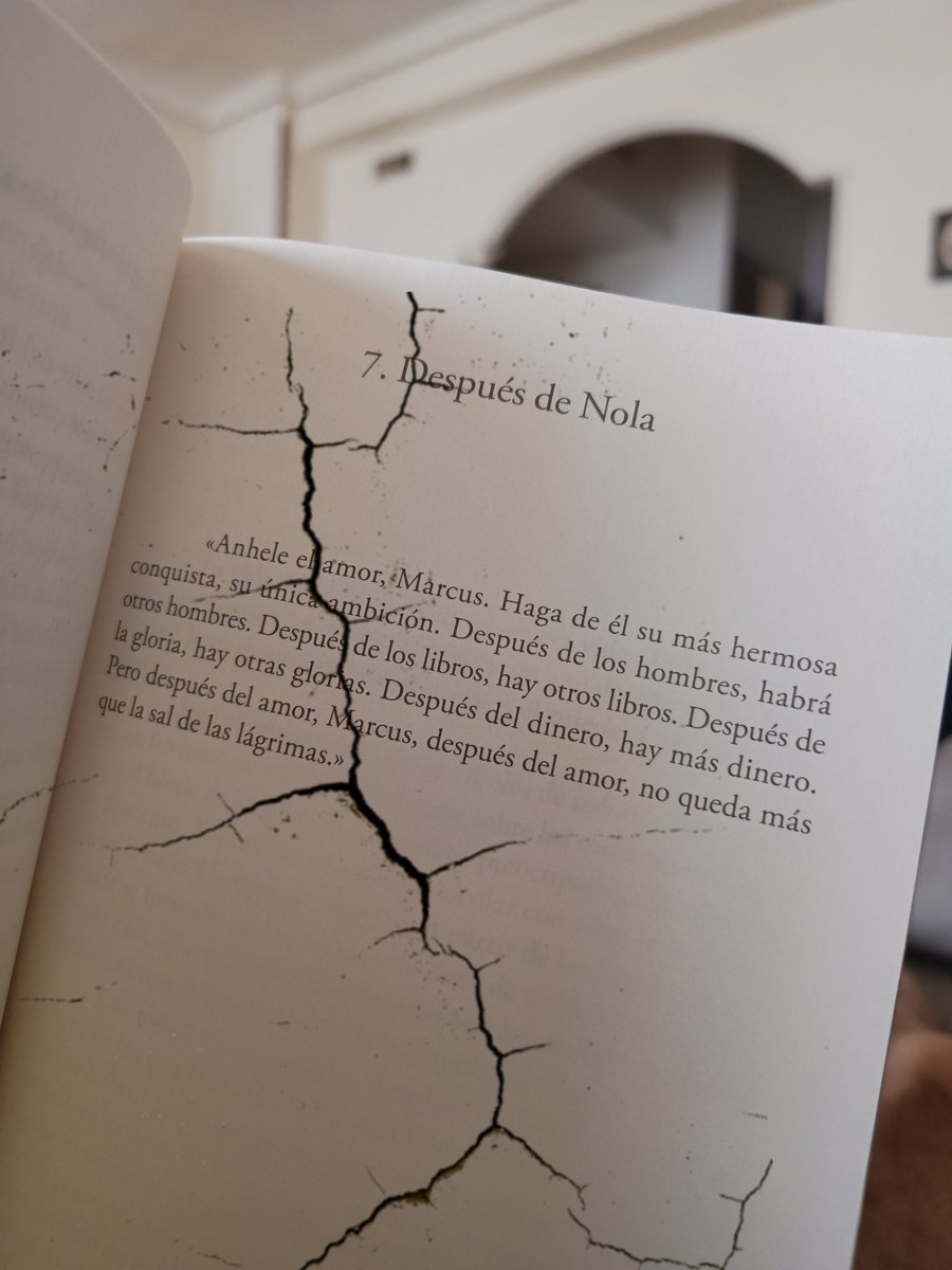 jsaomega's tweet photo. "[...] Depués de los libros, hay otros libros. Después de la gloria, hay otras glorias. Después del dinero, hay más dinero, Pero después del amor, Marcus, después del amor, no queda más que la sal de las lágrimas".

✒️ "La verdad sobre el caso Harry Quebert" by Joël Dicker https://t.co/GyuM6Miqm3