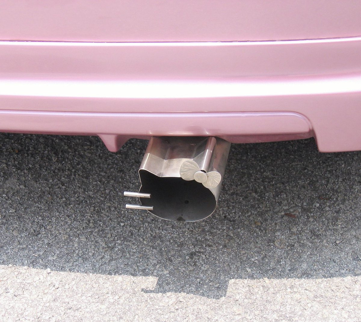 hello kitty exhaust pipe via naesul on flickr