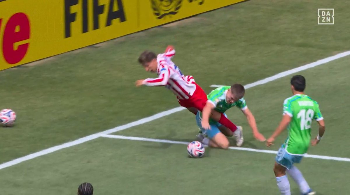 rubennatm's tweet photo. Que no caiga en el olvido los arbitrajes en 3 partidos de Mundial de Clubes para el Atleti https://t.co/w1pclhgpz4