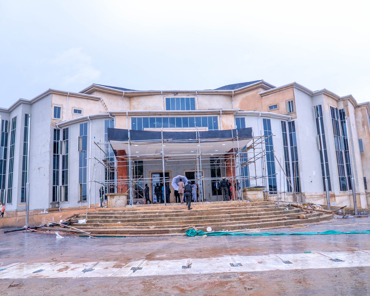 Hope_Uzodimma1's tweet image. Impressively, work is progressing at the Concord Hilton Hotel and the Emmanuel Iwuanyanwu International Conference Center (EIICC), as we eagerly await the completion of these facilities - not just for the grandeur they will contribute to the tourist appeal of our dear State, but…