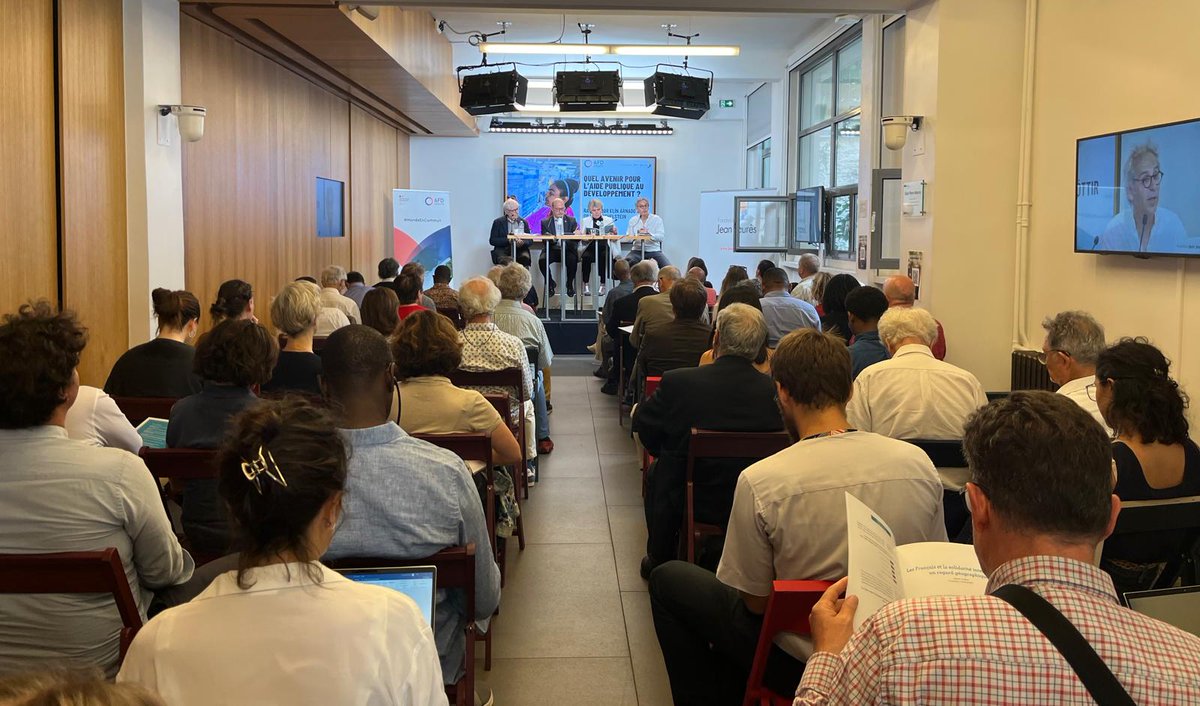 📖Présentation d'une enquête avec la Fondation <a href="/j_jaures/">Fondation Jean-Jaurès</a> sur le rapport des Français à la #solidarité internationale.

<a href="/RiouxRemy/">Rémy Rioux</a> : «  Le rapport de la Fondation nous montre que les Français ont une forte conscience des interdépendances, qu’ils sont plus de deux tiers à affirmer