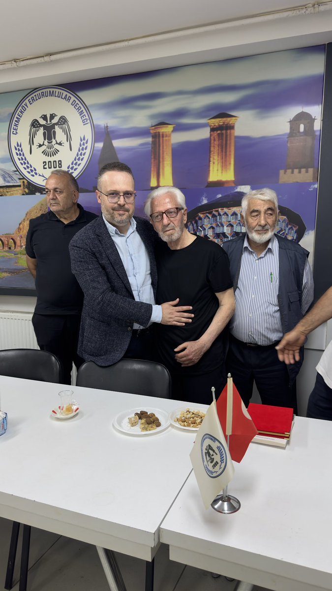 Bundan sonraki yaşamını Erzurum’da devam edecek olan  Çekmeköy Erzurumlular derneğimizin onursal başkanı Abdulbaki Özdemir için düzenlenen veda programına katıldık. 
Başkanımızın derneğimiz için yapmış olduğu emeklerden ötürü çok teşekkür ediyorum. 
Başkanımıza bundan sonraki