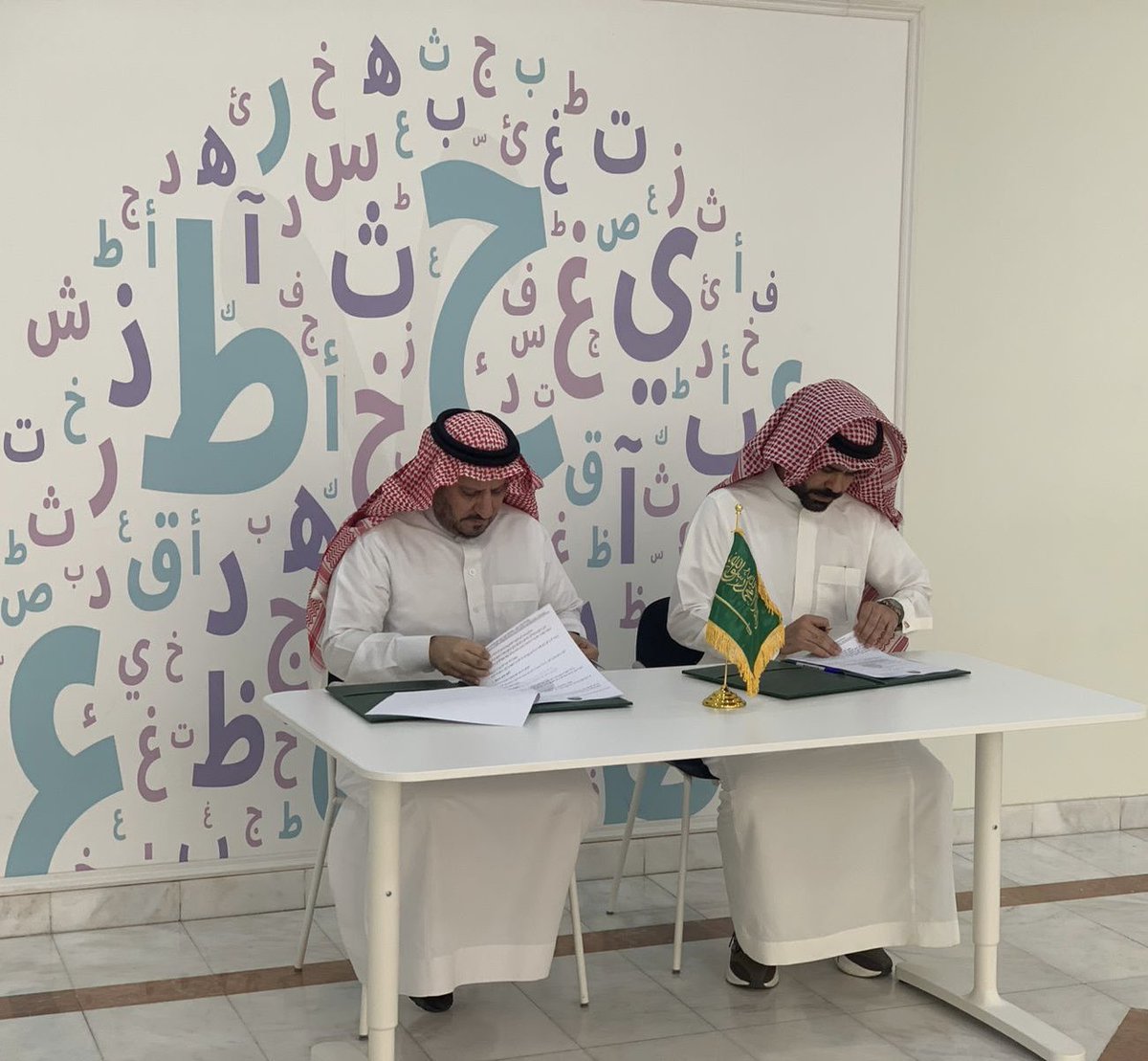 اتفاقية تعاون بين “سفراء المعرفة” وجامعة الأمير مقرن بالمدينة المنورة:

وقّعت سفراء المعرفة اتفاقية تعاون مع جامعة الأمير مقرن بن عبدالعزيز، تهدف إلى دعم برامج تعليم اللغة العربية لغير الناطقين بها، من خلال تطوير مبادرات تعليمية وتدريبية مشتركة.

ويأتي هذا التعاون في إطار تعزيز