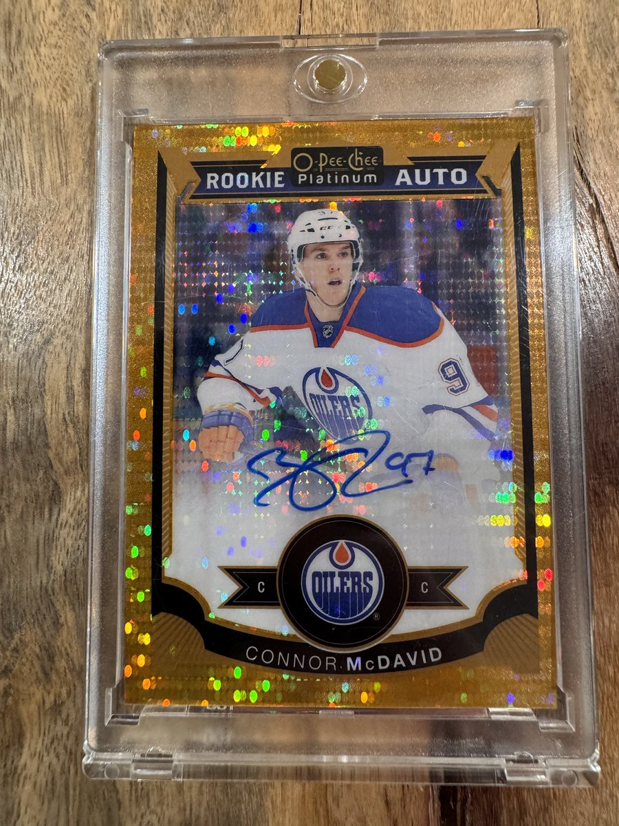 Absolute monster pull in store today !! 2015-16 OPC Platinum Connor McDavid Rookie Auto Seismic Gold /25 !!! WOW !!!!